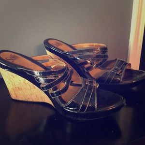 Soffit black patent wedge cork sandals